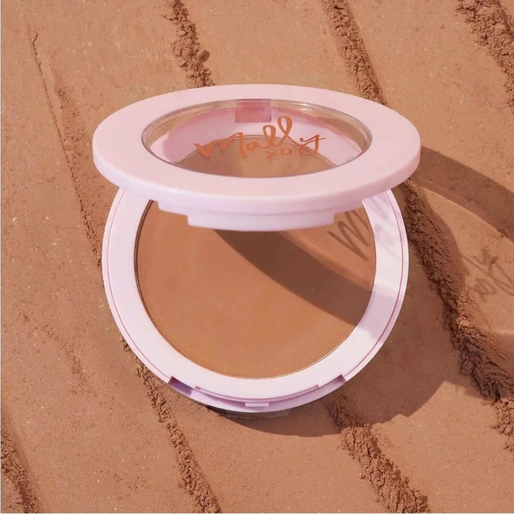 MALLY BEAUTY Soft As Silk Powder Foundation In Medium